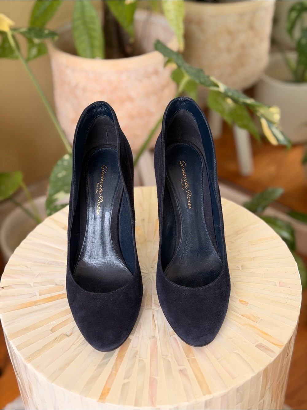 ** EXCELLENT CONDITION ** Gianvito Rossi Navy Heels 37.5 / 7.5